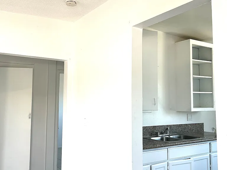 1165 E 59th Pl — Photo 14