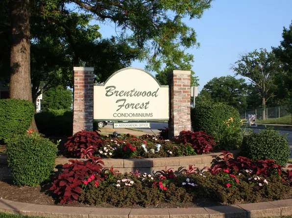 9019 N Swan Cir, Saint Louis, MO 63144