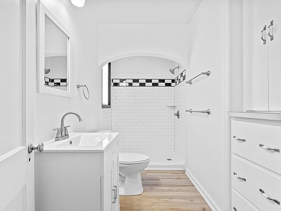5th image of 2964 W Jefferson Ave APT 2