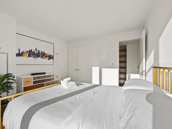 350 West 53rd Street image 22 of 33