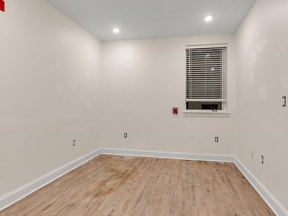 4th image of 511 E Gorgas Ln #B