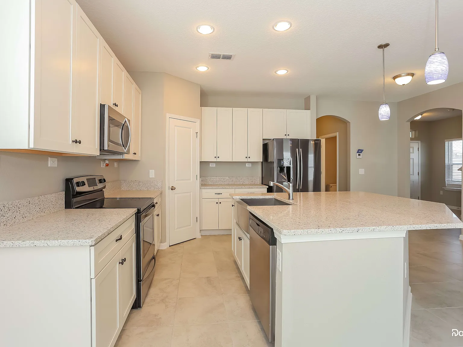 3 bed, 2.5 bath, 1900 sqft, $2,275 — Photo 3