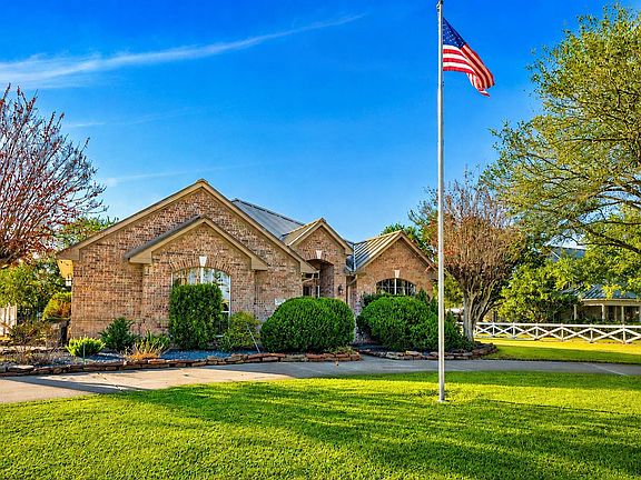 2nd image of 2742 Westchester Cir