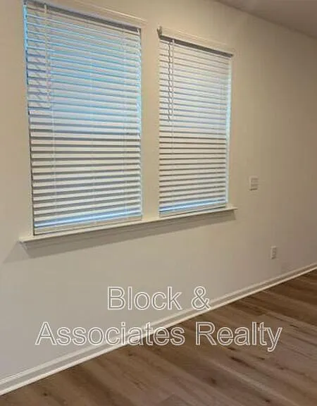 2040 Oakdale Dr — Photo 31