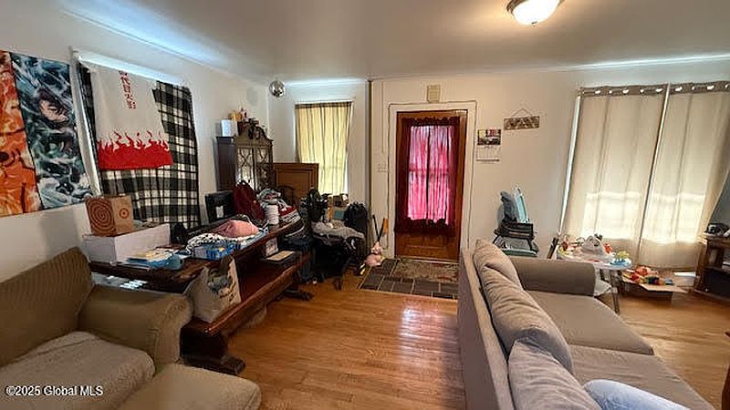 3rd image of 1031 Helderberg Avenue