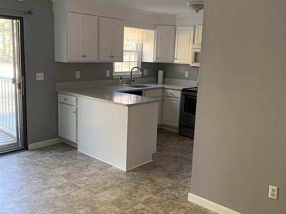 4th image of 45 Oakridge Dr #45