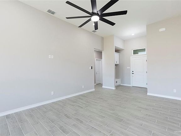 4th image of 1004 Rockford Dr
