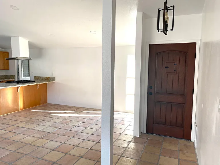 9212 Hector Ave — Photo 6