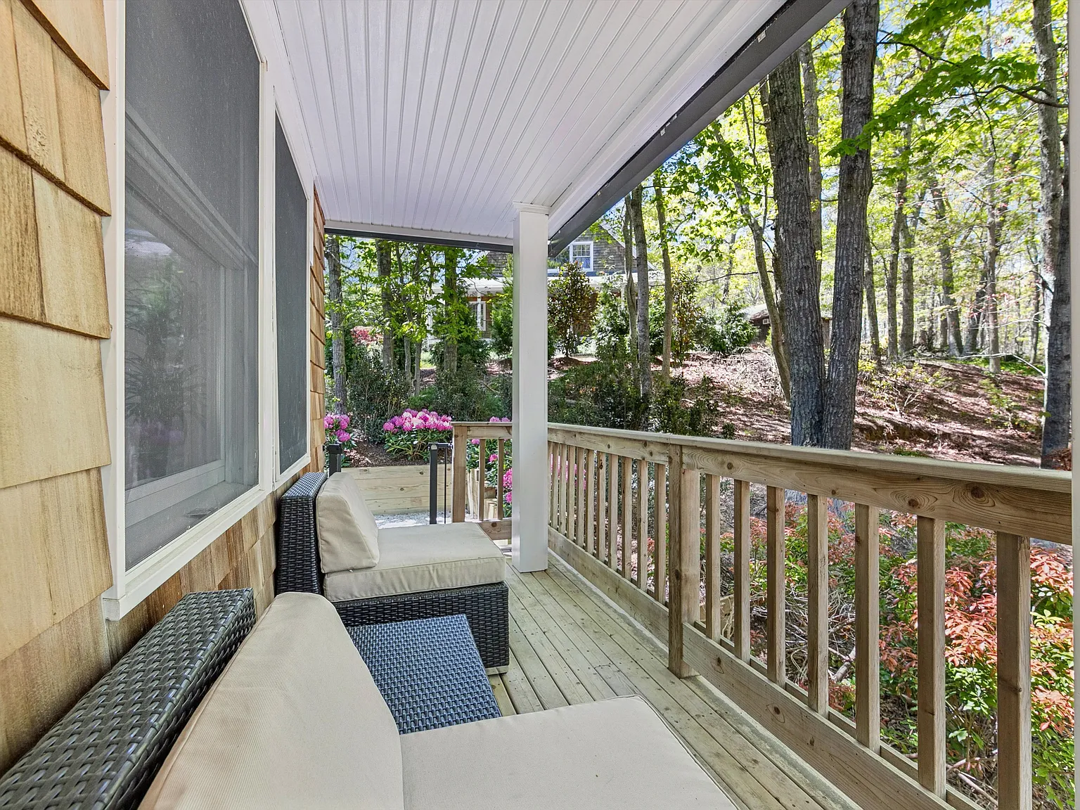 Fresh Newly Renovated House with Privacy — Photo 3