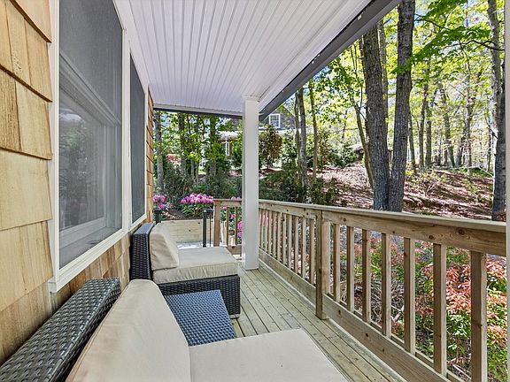 3rd image of 876 Millstone Rd