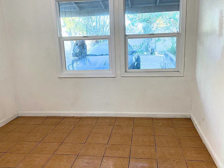 18957 Saticoy St #6 — Photo 14