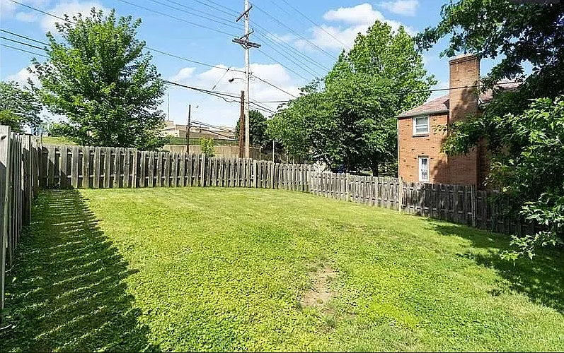 3 bed, 1260 sqft, $2,400 — Photo 4