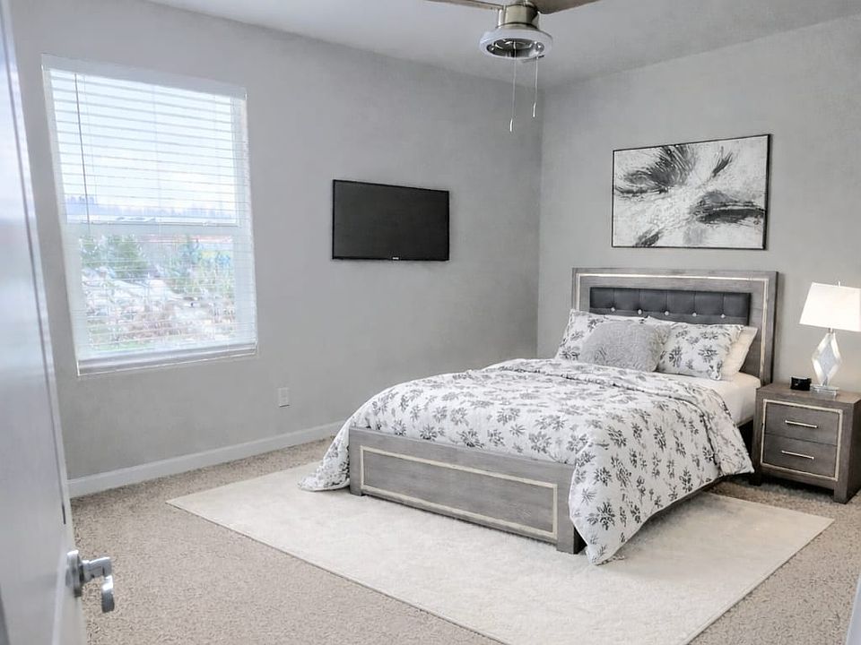 1st image of 5520 85th Dr NE