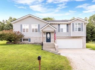 1842 Rabbit Run Ct, Holts Summit, MO 65043