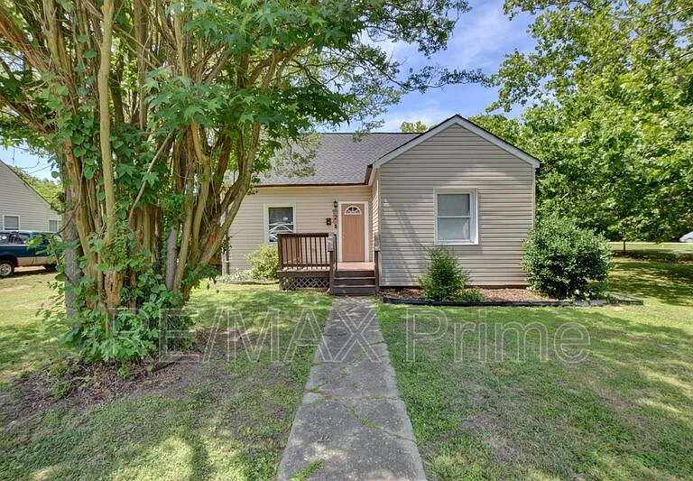 2 Clover St — Photo 30