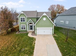 336 W Cottonwood Dr, Raymore, MO 64083
