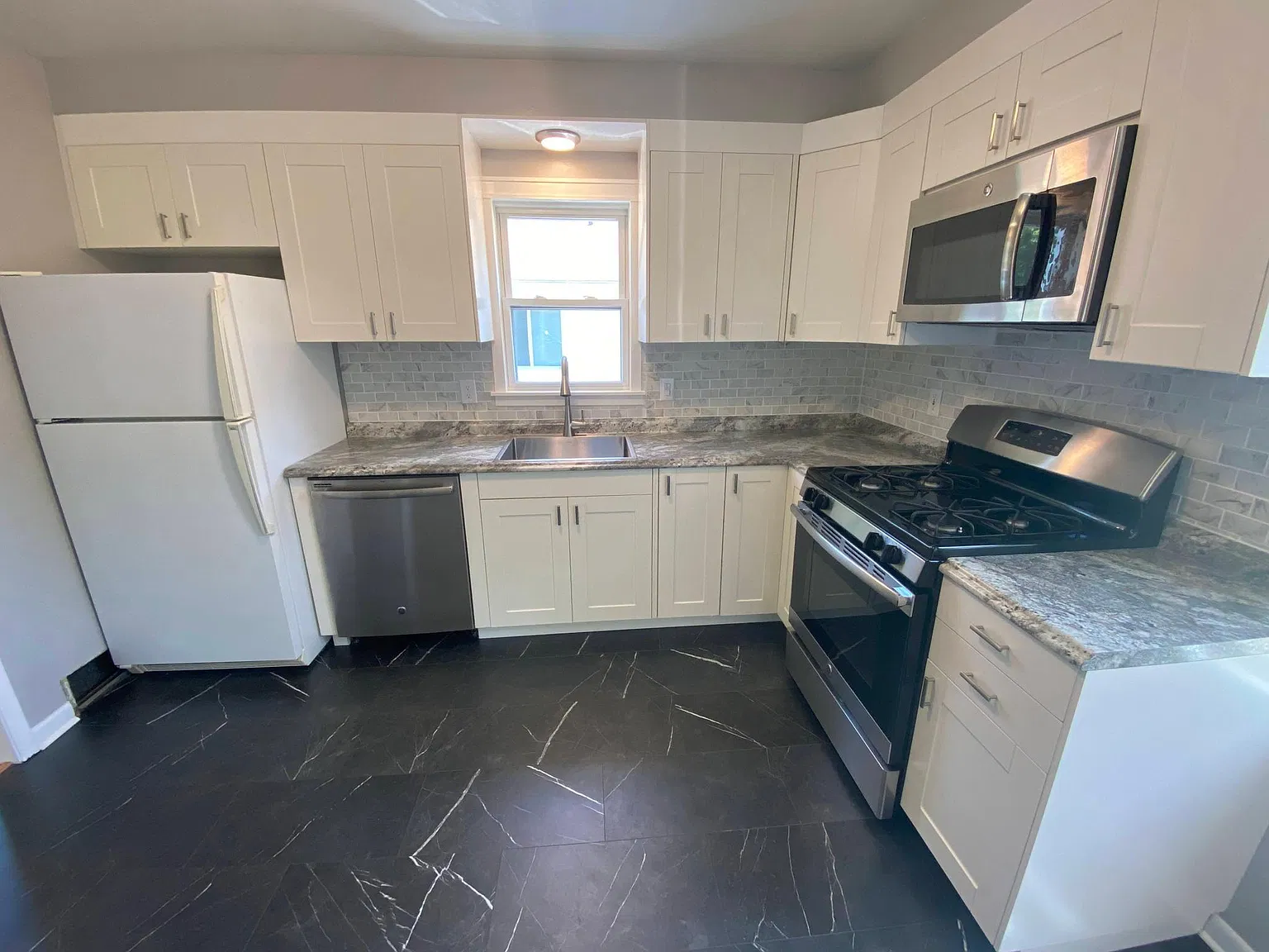 508 E Baker Ave — Photo 4