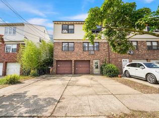 84 Oak St, Bayonne, NJ 07002