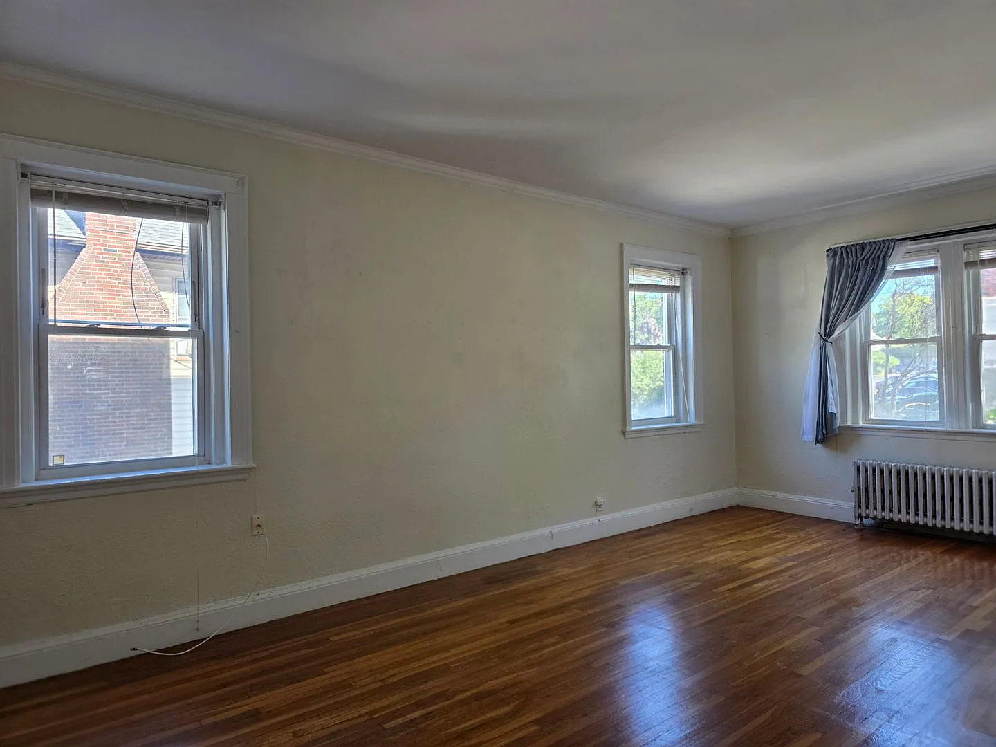 No Brokers Fee, No Security Deposit, Large Unit, BC/ Cleveland Circle Area, Heat, Hot Water Included — Photo 2