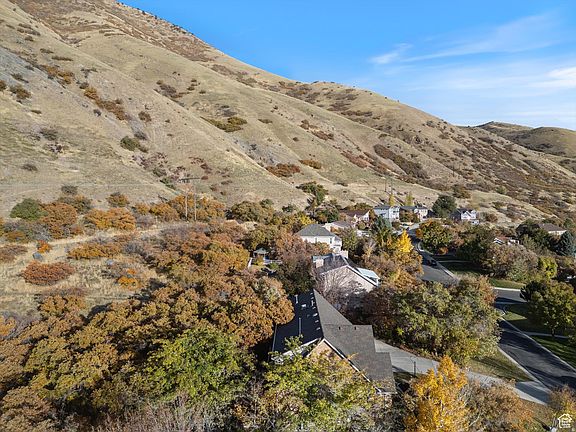 4th image of 2078 E Spring Oaks Dr N