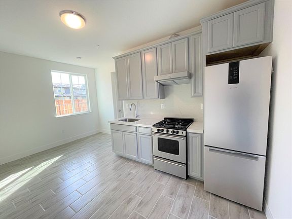 3rd image of 80 E Boshra Ct