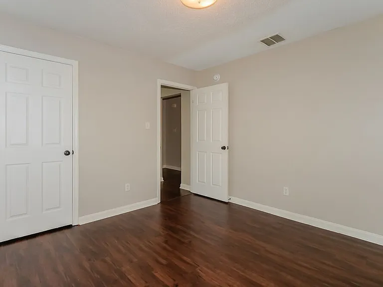 1719 Brentford Cv — Photo 14
