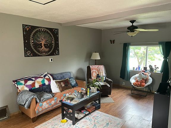 2nd image of 811 E Lakeshore Dr