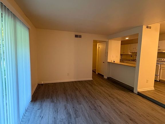 4th image of 702 Farmhurst Dr Unit N
