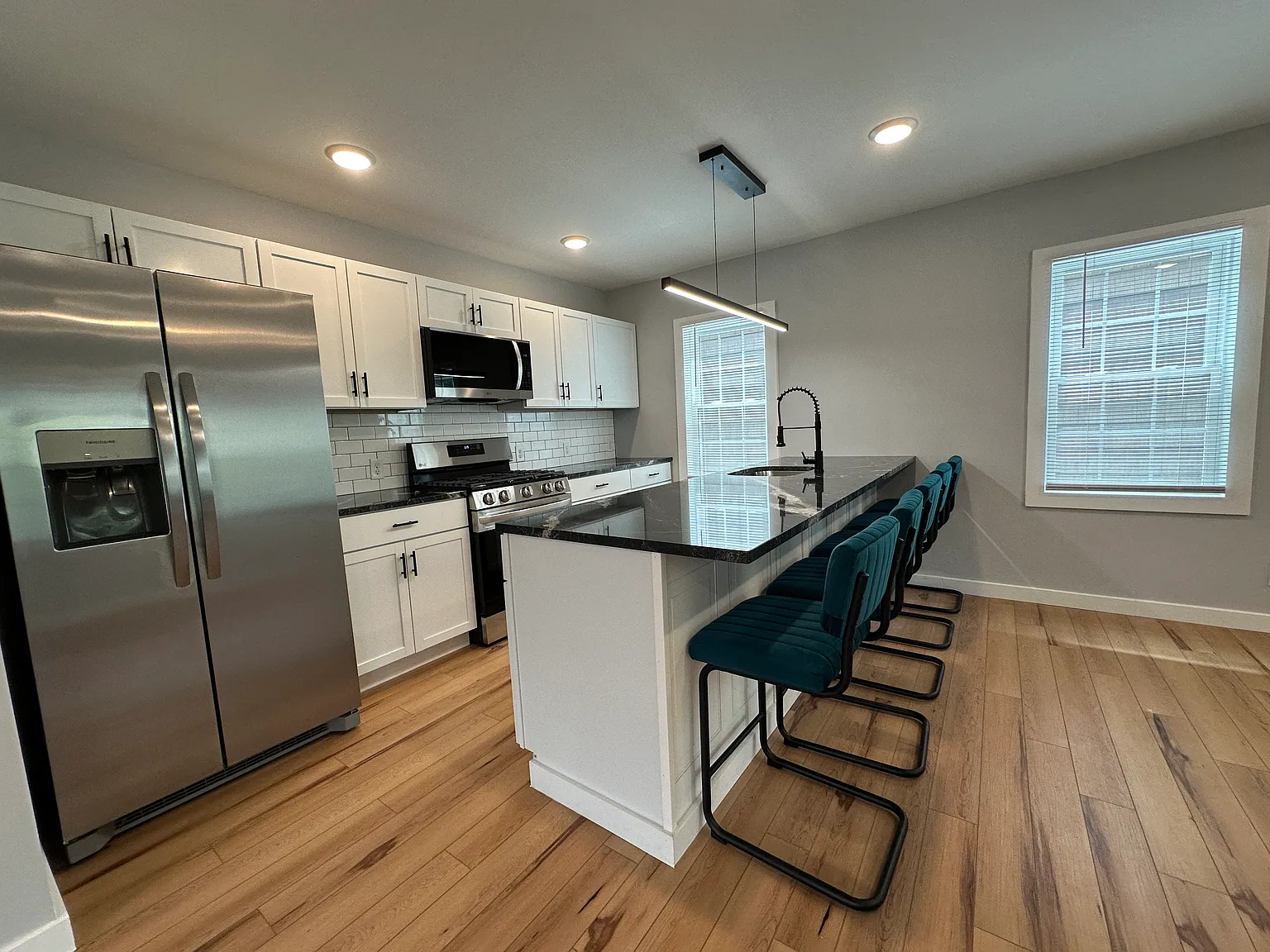 6 bed, 2470 sqft, $4,000 — Photo 4