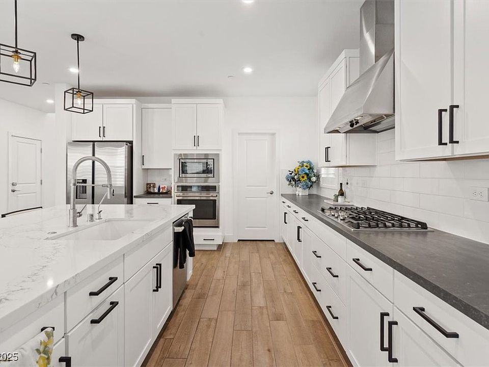 222 Pancho Via Dr, Henderson, NV 89012 | MLS #2720713 | Zillow