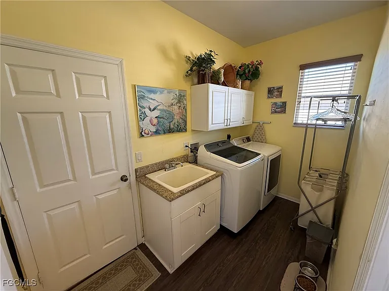 3619 SW 6th Ave — Photo 8