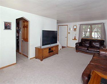 3rd image of 885 Joan Dr