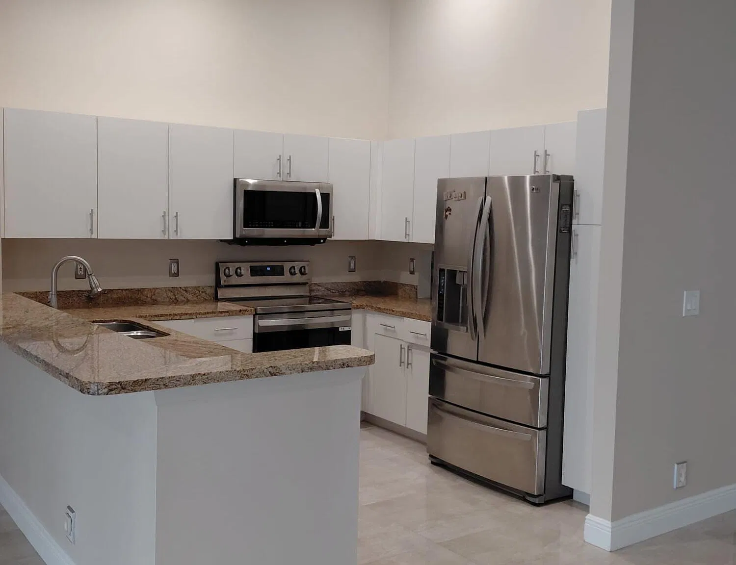 3 bed, 2.0 bath, 1922 sqft, $3,500 — Photo 3