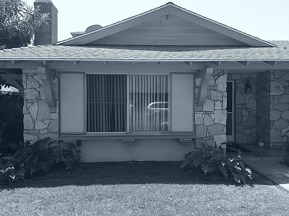 Front of the building. Not the unit for rent