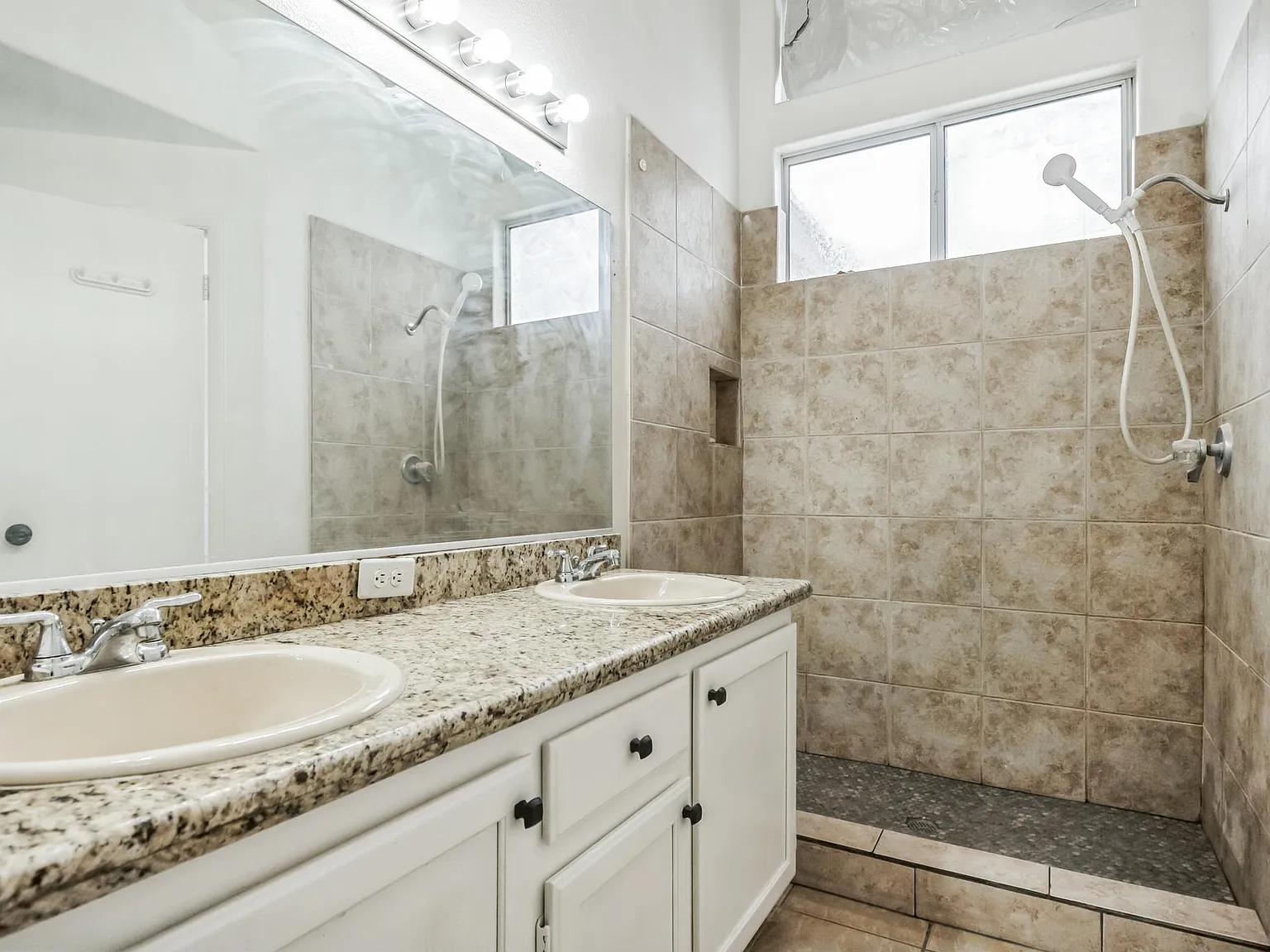 4 bed, 2.0 bath, 1583 sqft, $901 — Photo 4