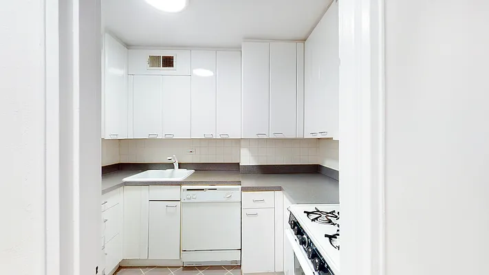 Rented by R New York | media 8