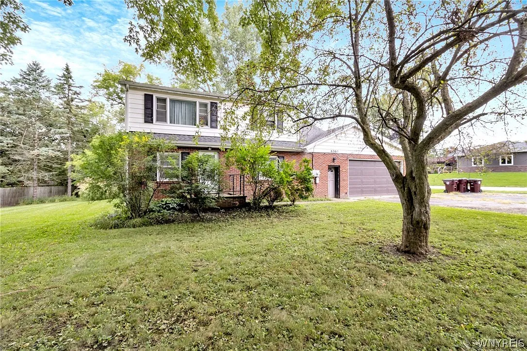 3 bed, 1.0 bath, 1292 sqft, $2,000 — Photo 2