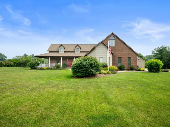 37 Sunset Dr, Hartford City, IN 47348