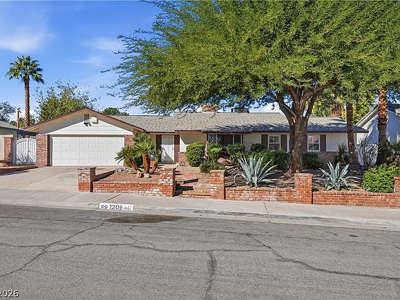3rd image of 1209 Oak Tree Ln
