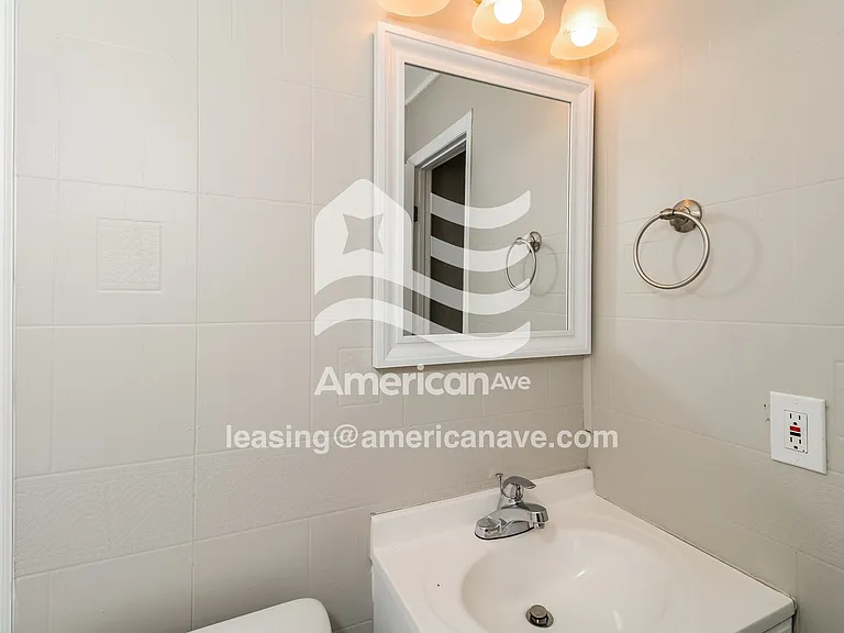 697632_013_bathroom_12854381.jpg