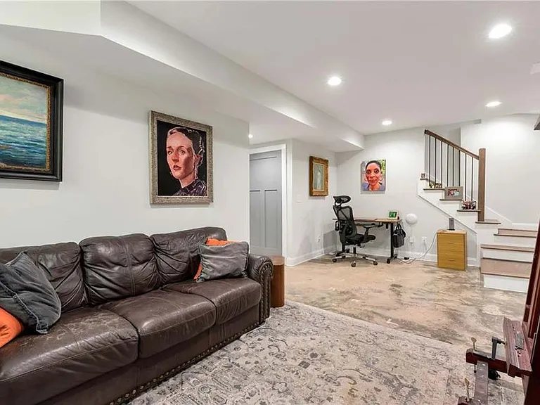 2424 Melinda Ct — Photo 33