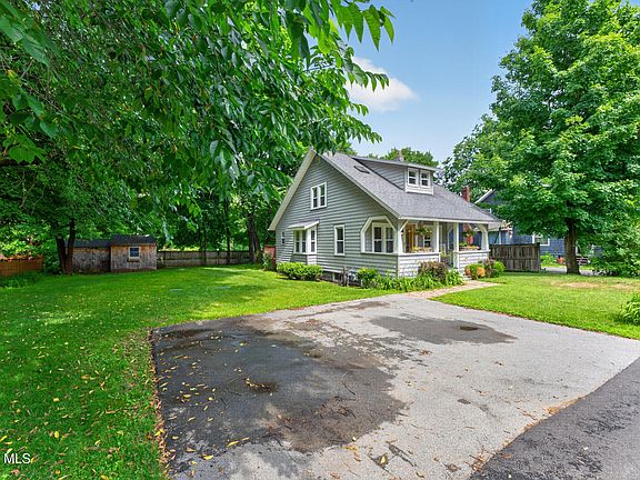 3rd image of 19 Martin Avenue