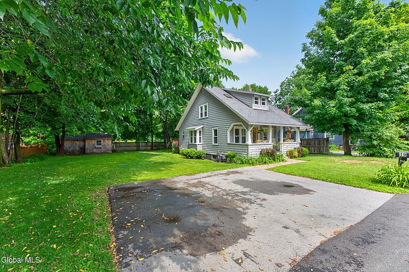 3rd image of 19 Martin Avenue