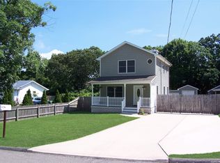 163 S Evergreen Dr, Selden, NY 11784