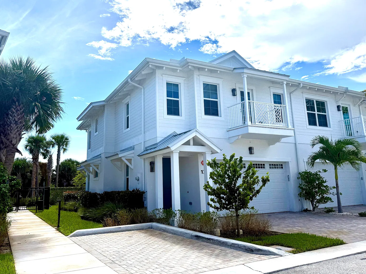 3 bed, 2.5 bath, 1945 sqft, $13,500 — Photo 1