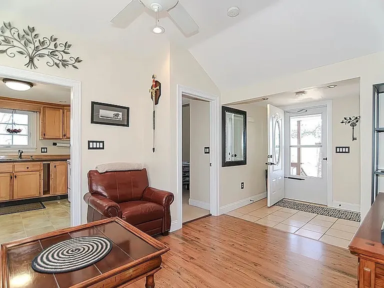134 Lake Dr — Photo 1