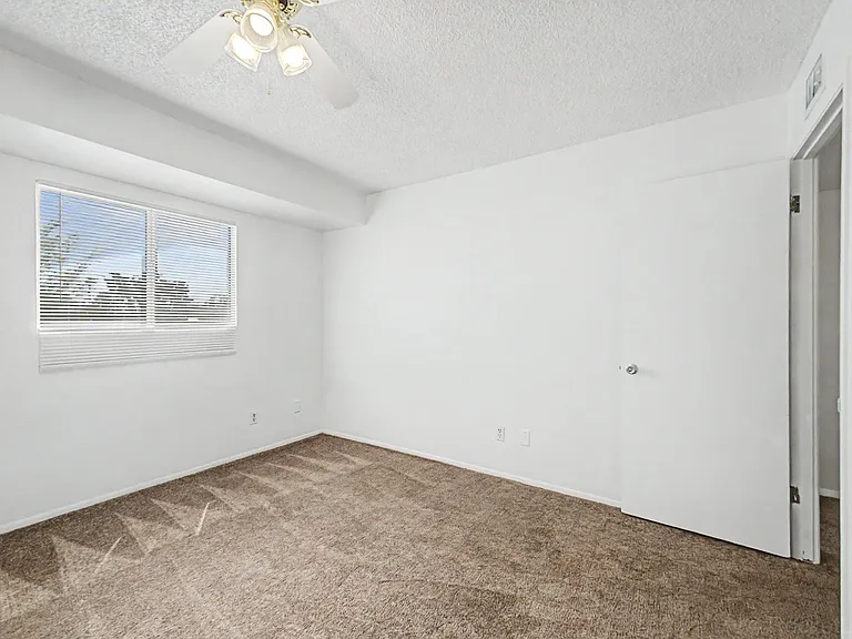 4522 N 15th Ave — Photo 23