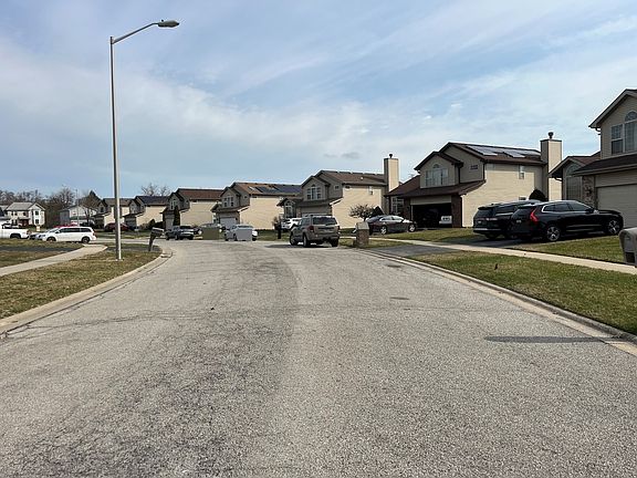 5th image of 922 Laura Ln