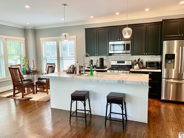 49 Cottage St #2, Newton, MA 02464