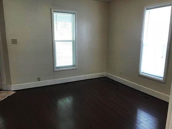 3rd image of 1736 Woodlawn Ave